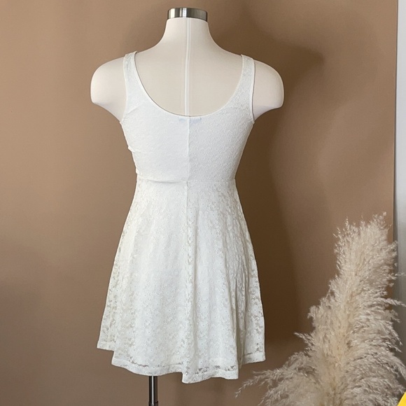 Express Lacy Dress - Picture 2 of 5